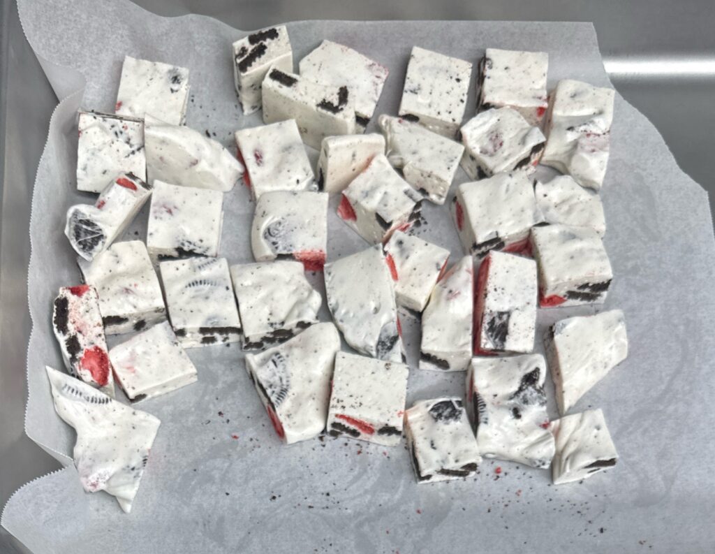 딸기오레오 쫀득쿠키가 완성된 사진