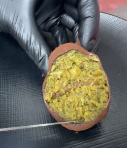 완성된 두바이 쫀득 쿠키의 단면 사진